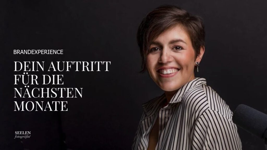 Ines Schäfer im gestreiften Hemd, BRANDexperience Personal Brand Shooting von SEELENfotogräfin